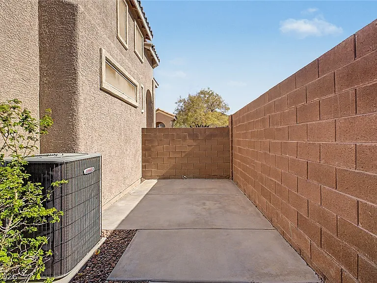 10560 Laurelwood Lake Ave — Photo 30