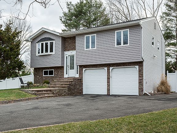 3rd image of 6 Terrace Dr