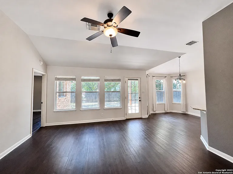 6218 Parkland Oaks Dr — Photo 7