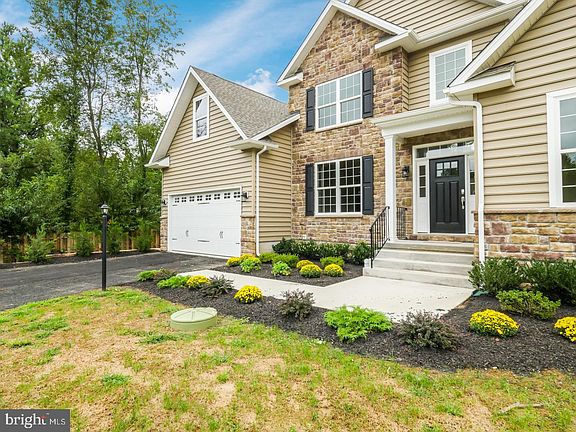 2nd image of 6608 Ferry Rd