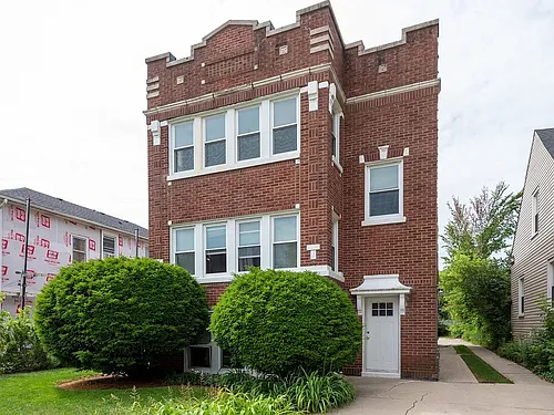1512 Dempster St Photo 1