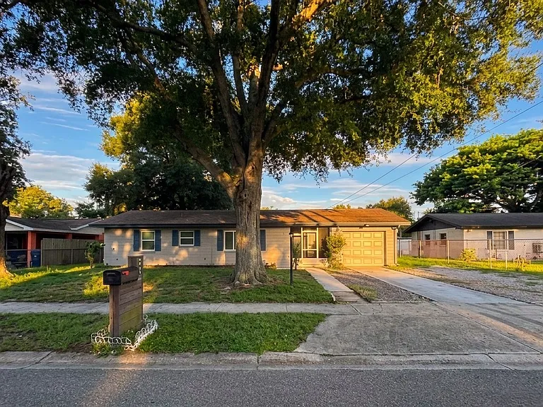 226 Palm Ave — Photo 2