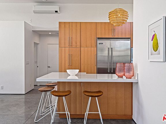 5th image of 609 Victoria Ave #1/2
