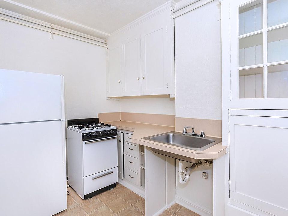 WELL-EQUIPPED KITCHENS AT CHARLESGATE