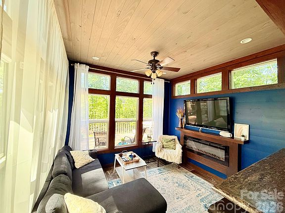 5th image of 221 Summerfield Ln