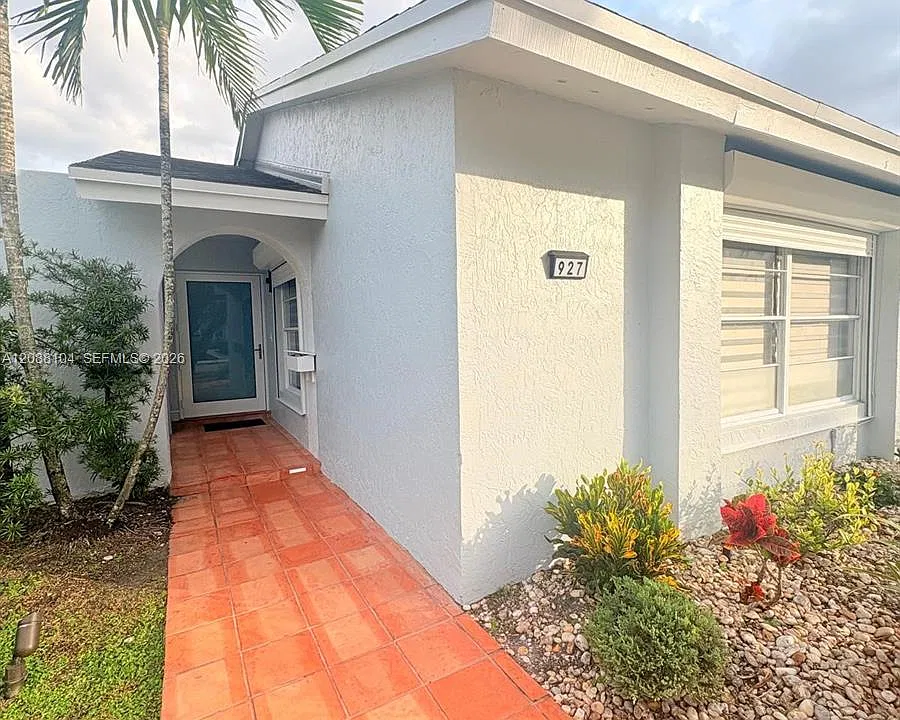 927 NW 106th Avenue Cir