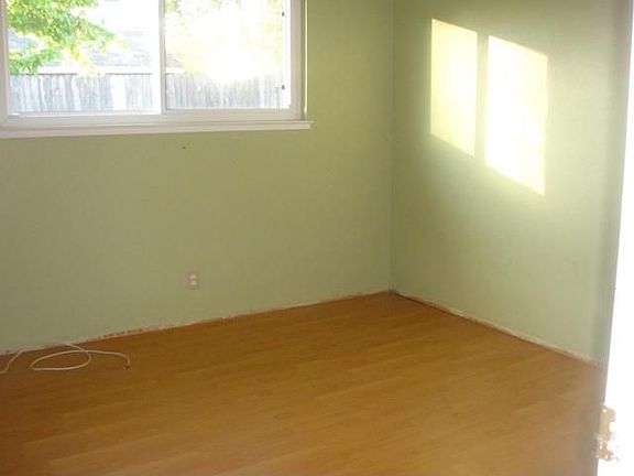 4th image of 2556 Clearlake Way