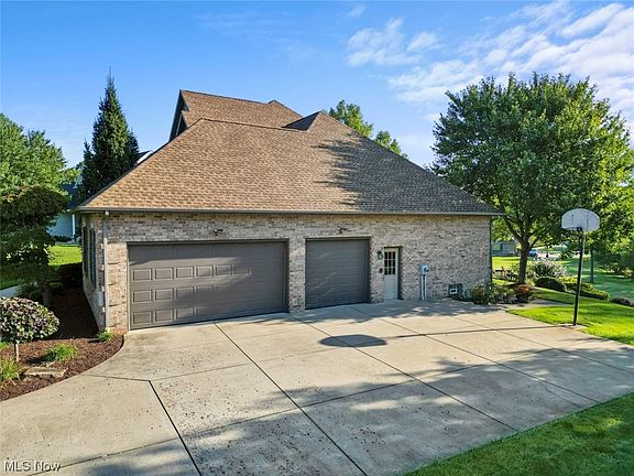 3rd image of 693 Saddlebrook Dr
