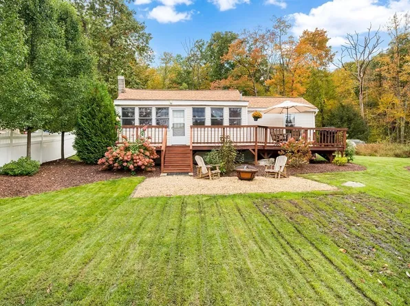 9 Tucker Ln, Sutton, MA 01590