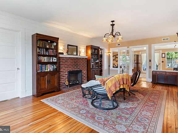 4th image of 2844 Ridge Rd