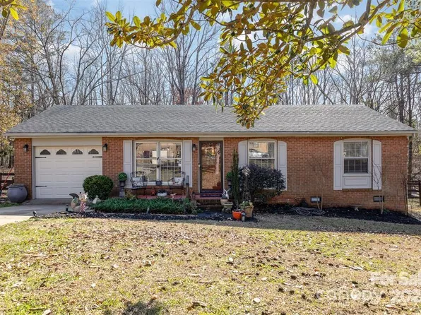 2047 Dover Ln, Lancaster, SC 29720