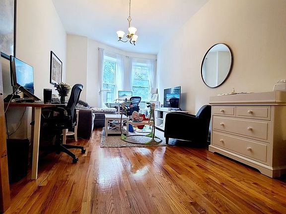 4th image of 25 W 75th St #2A