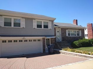 27 Pleasant Valley Cir, West Roxbury, MA 02132