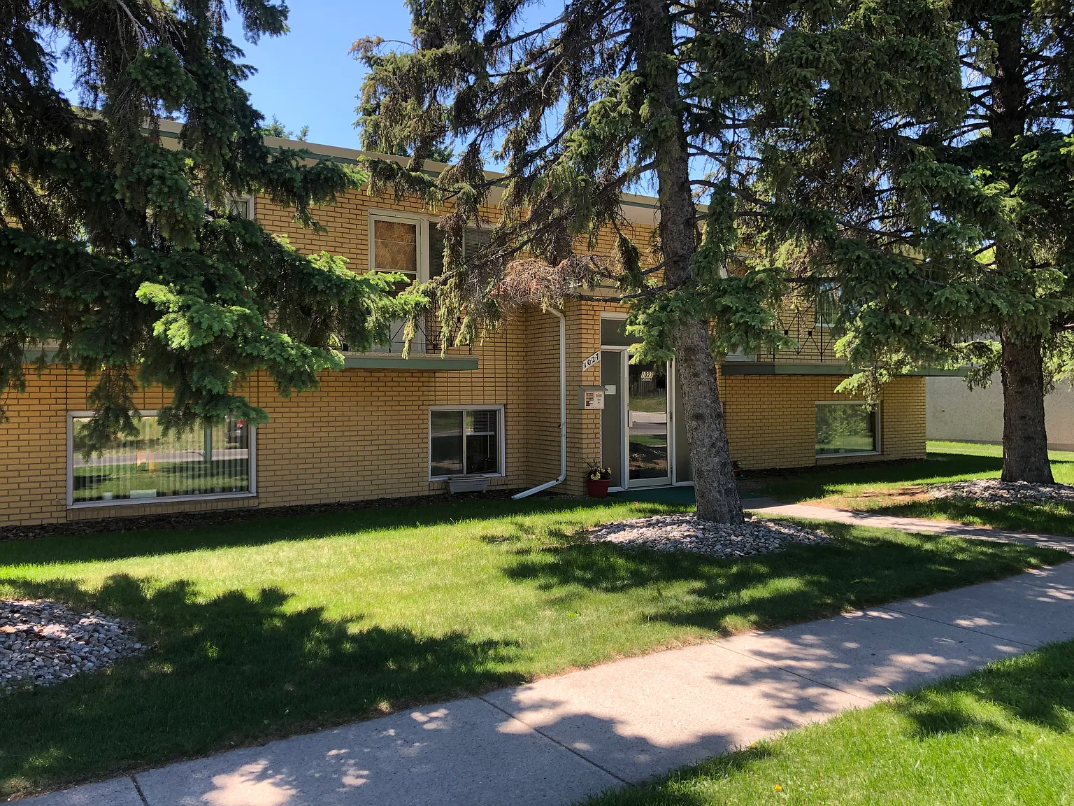2 bed, 900 sqft, $1,350 — Photo 1
