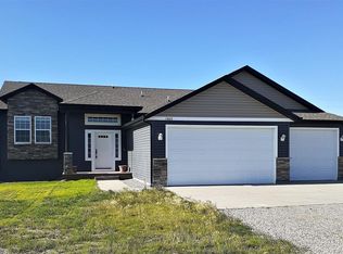 13668 Mulberry Loop NW, Williston, ND 58801