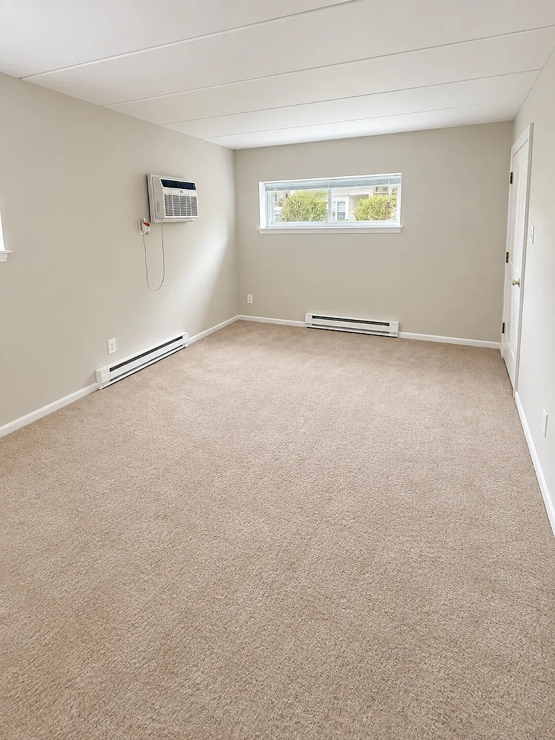 301 Manchester Ave - 1B — Photo 3