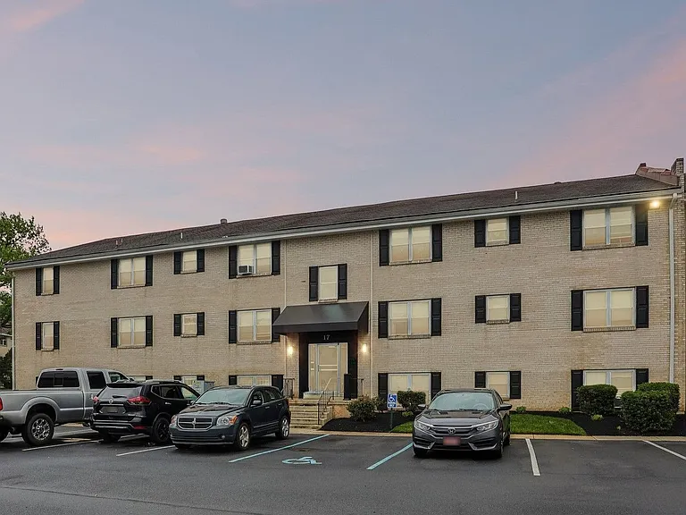 Brookbend Apartments — Photo 34
