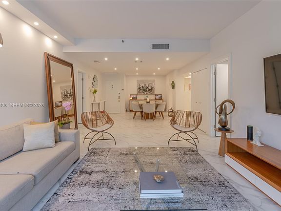 3rd image of 151 Crandon Blvd APT 122