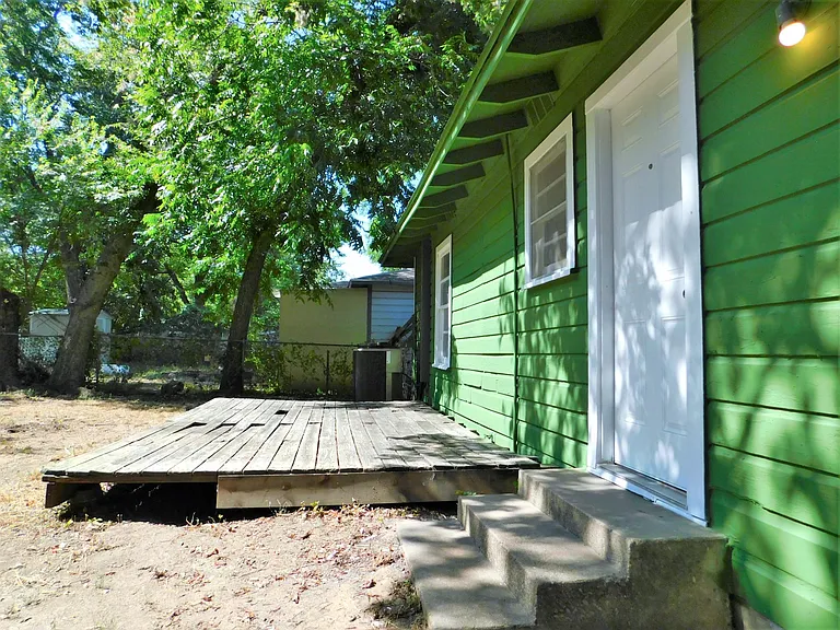 2212 Denison St — Photo 15