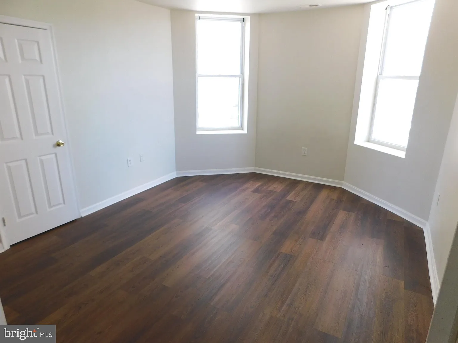 2 bed, $1,300 — Photo 4