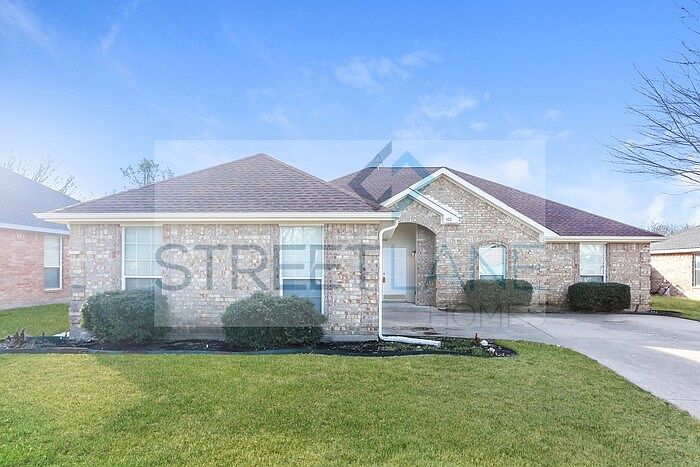 1st image of 102 Southhampton Pl