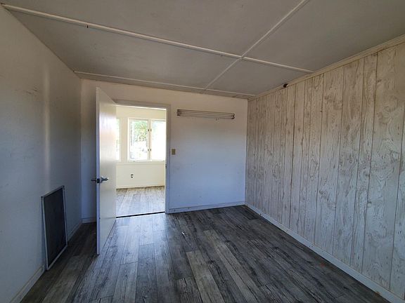Extra storage room outside front door to apartment