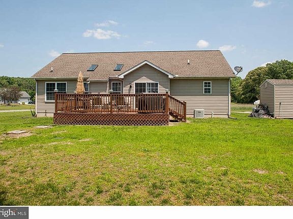 3rd image of 126 Yellow Wood Dr