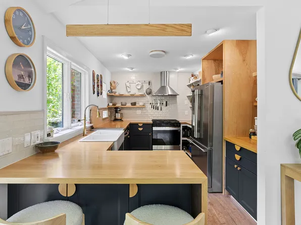 5 Bittersweet Ave, Hampton Bays, NY 11946
