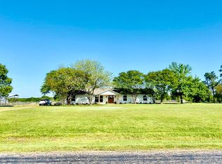 960 Roland Rd, Whitesboro, TX 76273