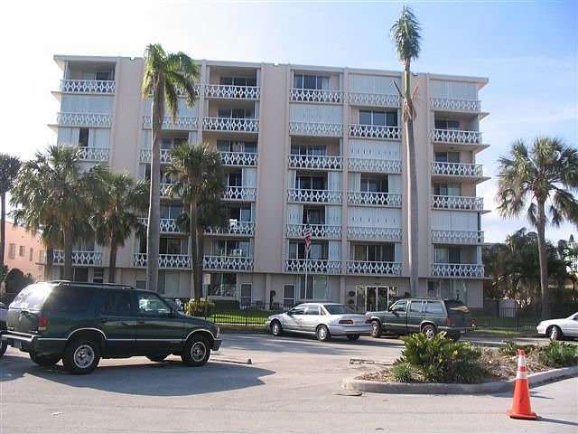 2nd image of 15 S Golfview Rd APT 404
