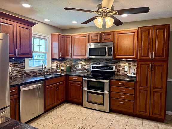 4th image of 6340 Country Ln