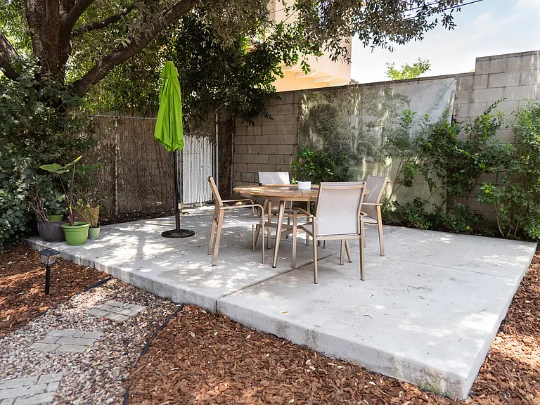1058 Allen Ave — Photo 8