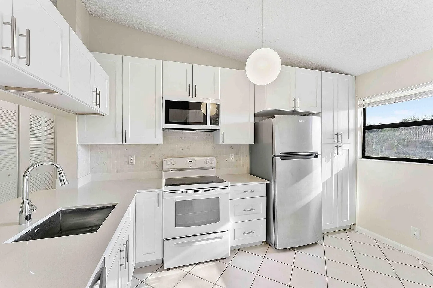 2 bed, 920 sqft, $2,500 — Photo 4