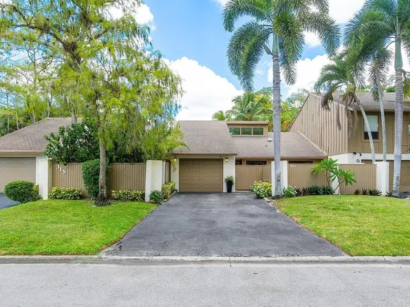 305 Pine Shadow Way, Wellington, FL 33414