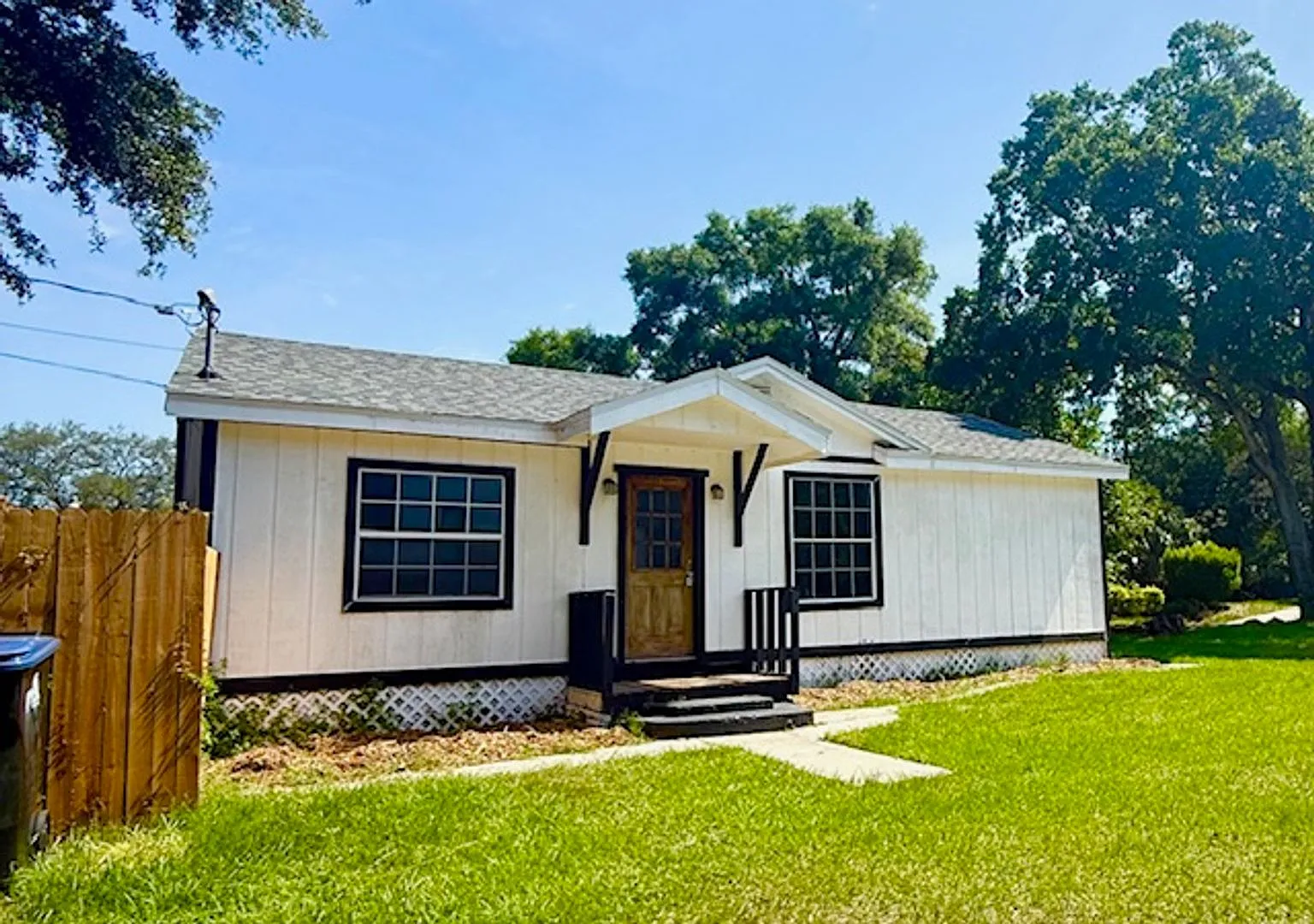 2215 Vine Street — Photo 1