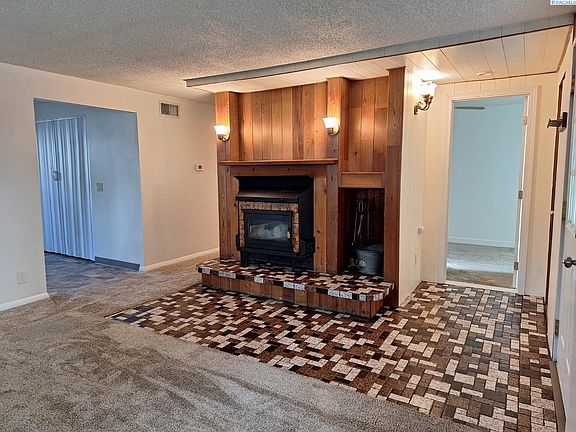 4th image of 1112 Cottonwood Dr