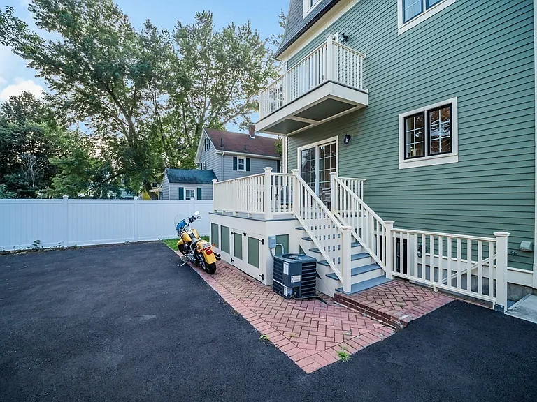 8 Richardson St #2 — Photo 28