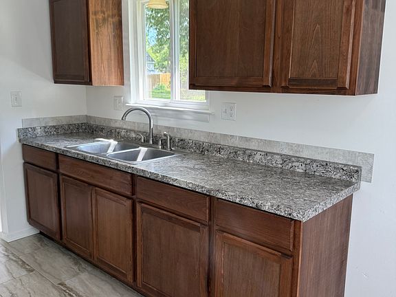 5th image of 9557 Sylvia St