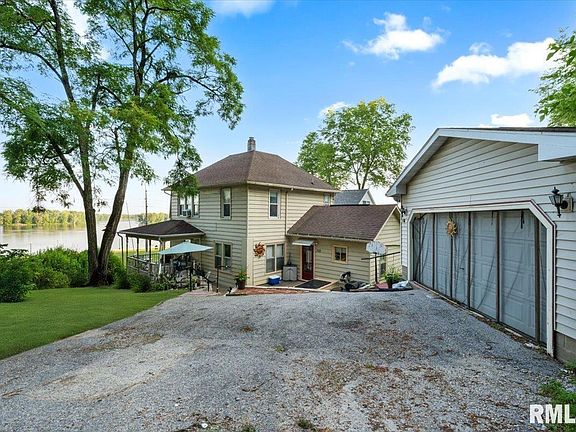 3rd image of 701 W Mississippi Dr
