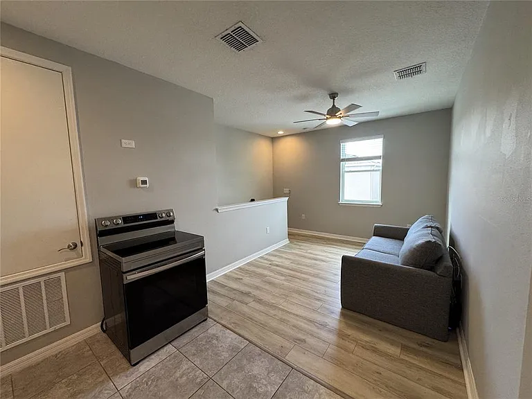 16042 Micelli Dr — Photo 10