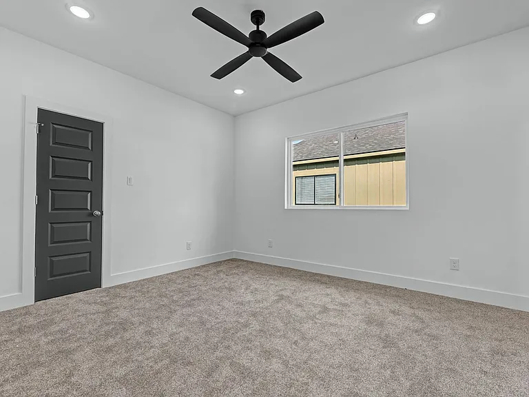 3011 Alpha Wolf Ct — Photo 37