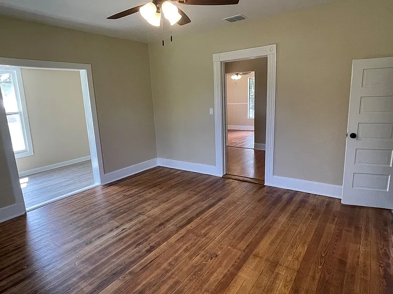 422 S Orange St — Photo 8