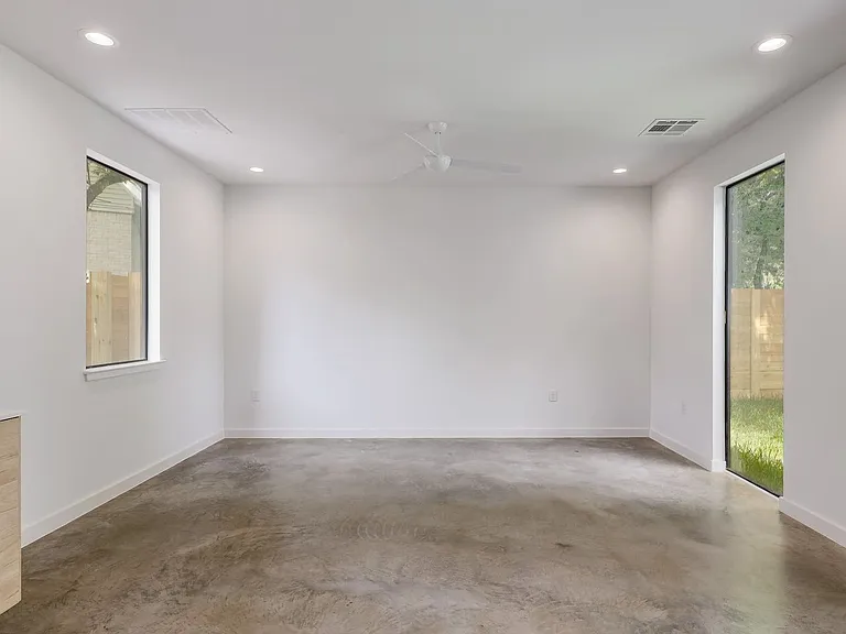 2104 Columbia Cv #B — Photo 10