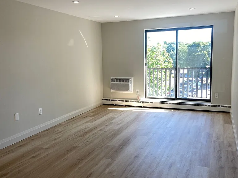 225 Campus Pkwy #302 — Photo 5