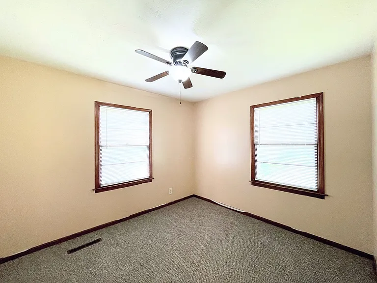 1427 N Harding Ave — Photo 11