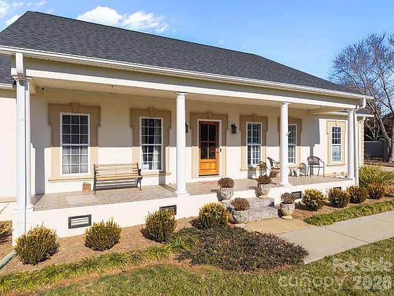 4th image of 102 Polo Dr