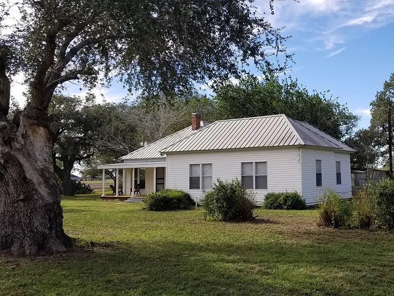 3766 FM 888 — Photo 8