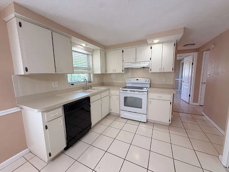 1115 Powersong St — Photo 10