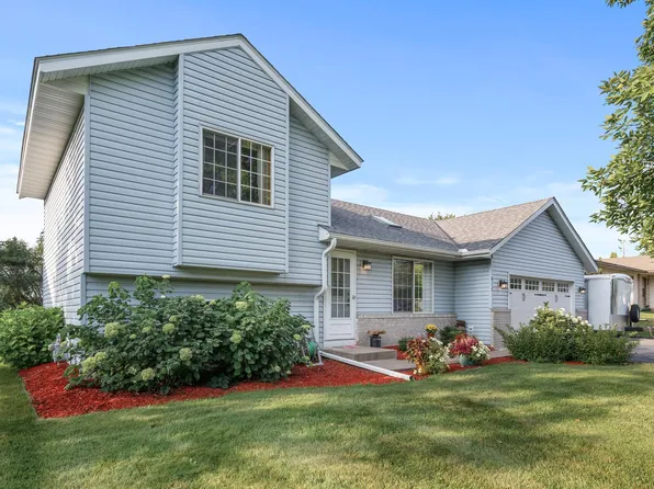 817 Dogwood St, Isanti, MN 55040
