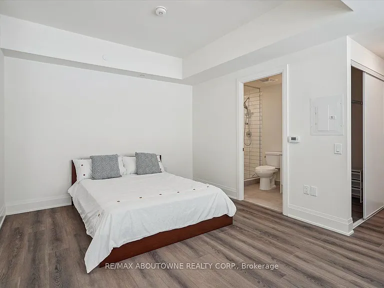 509 Dundas St W #103 — Photo 15